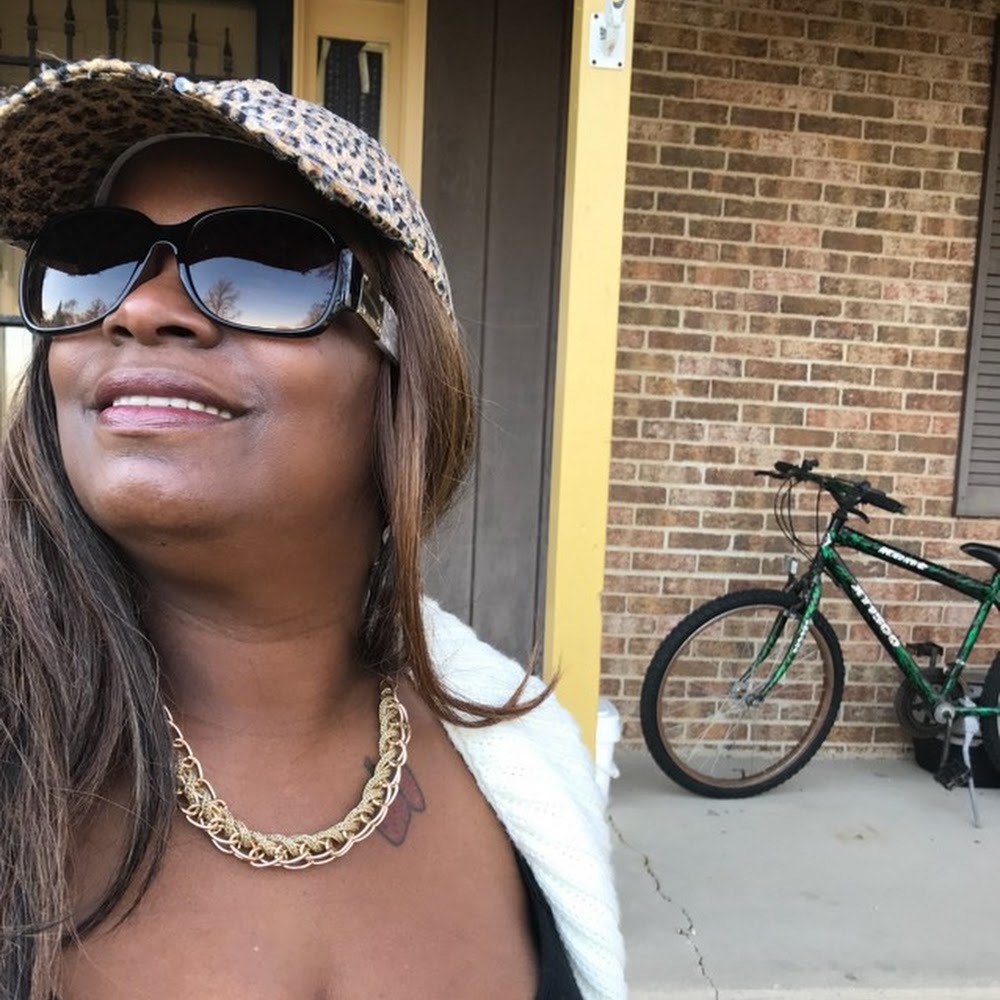 Meet your Posher, Renee